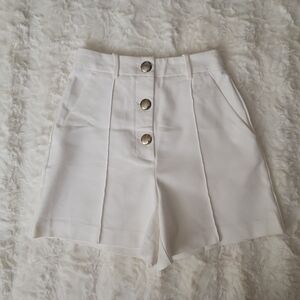 Zara Women High Waist Pleated 3 Button Cream Shorts Size XS